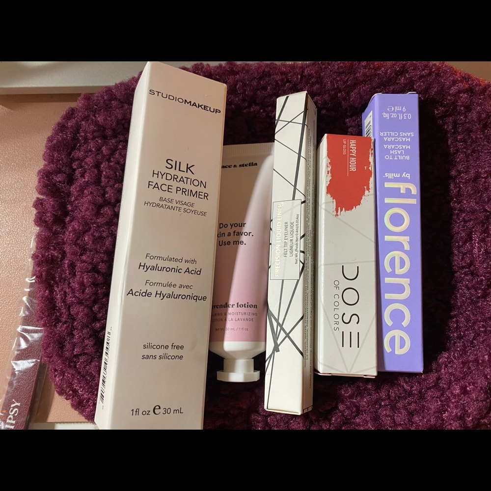 Ipsy beauty bundle including the bag